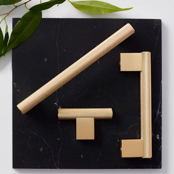 Beslagsboden B410 møbelknop m/crystal cut - Børstet messing Beslagsboden B410 møbelknop m/crystal cut - Børstet messing